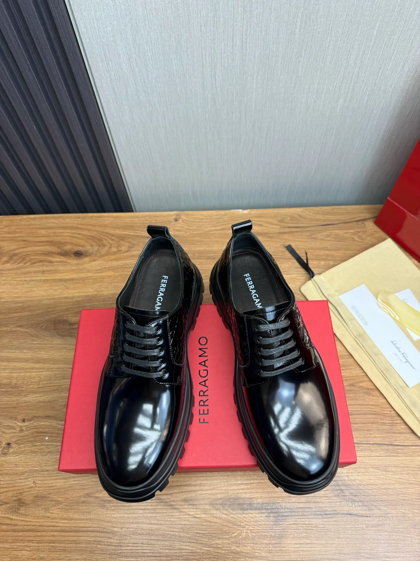 Men's shoes 💰880💰 Ferragamo. [Ferragamo] Men's Loaf leather shoes, the latest hot style, 1:1 original purchase quality, top quality, imported open-edge beaded cowhide leather on the upper, hand-made three-dimensional stitching highlights the round toe design, the inner feet are made of imported cowhide, with original wear-resistant rubber outsole, matching code 39-44, (38, 45 custom-made, non-refundable)